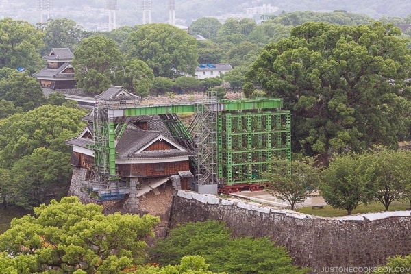 Kumamoto Castle under repair - Kumamoto Travel Guide | justonecookbook.com