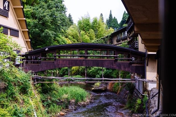 pedestrian bridge at Shinmei-kan 山の宿 新明館 Kurokawa Onsen Travel Guide | justonecookbook.com