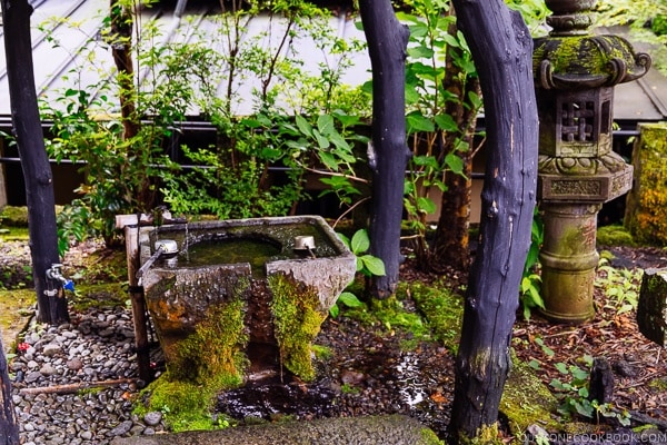 Purification fountain - Kurokawa Jizoson 黒川地蔵尊 - - Kurokawa Travel Guide | justonecookbook.com