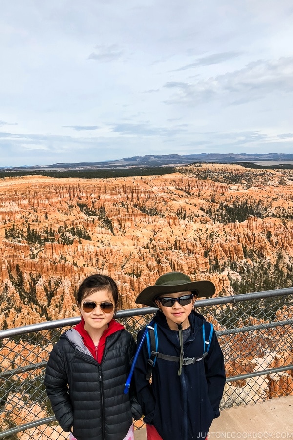 children at Bryce Point - Bryce Canyon National Park Travel Guide | justonecookbook.com