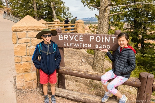 children next to Bryce Point sign - Bryce Canyon National Park Travel Guide | justonecookbook.com