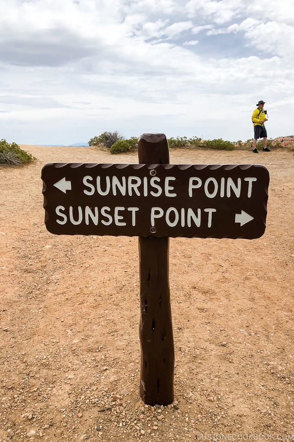 sign pointing to Sunrise Point and Sunset Point - Bryce Canyon National Park Travel Guide | justonecookbook.com