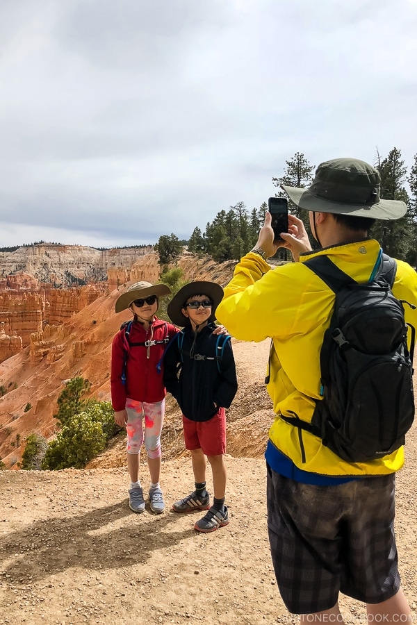 Mr. JOC taking picture of children on the rim trail near Bryce Canyon Lodge - Bryce Canyon National Park Travel Guide | justonecookbook.com