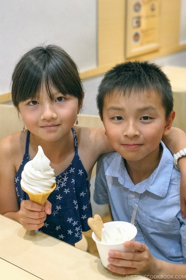 children eating soy sauce ice cream at Kikkoman Factory in Noda Japan | Kikkoman Factory Tour - justonecookbook.com