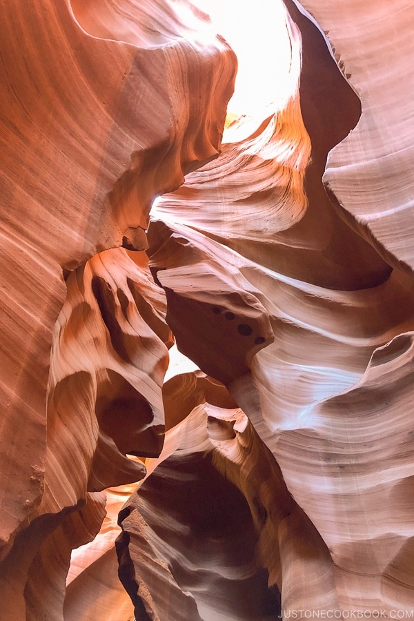 Formación de roca de arena - Excursión fotográfica al Cañón del Antílope inferior | justonecookbook.com
