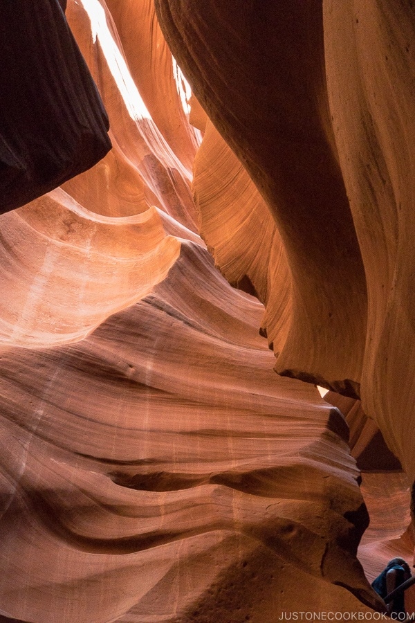 písčitý skalní útvar - Lower Antelope Canyon Photo Tour | justonecookbook.com