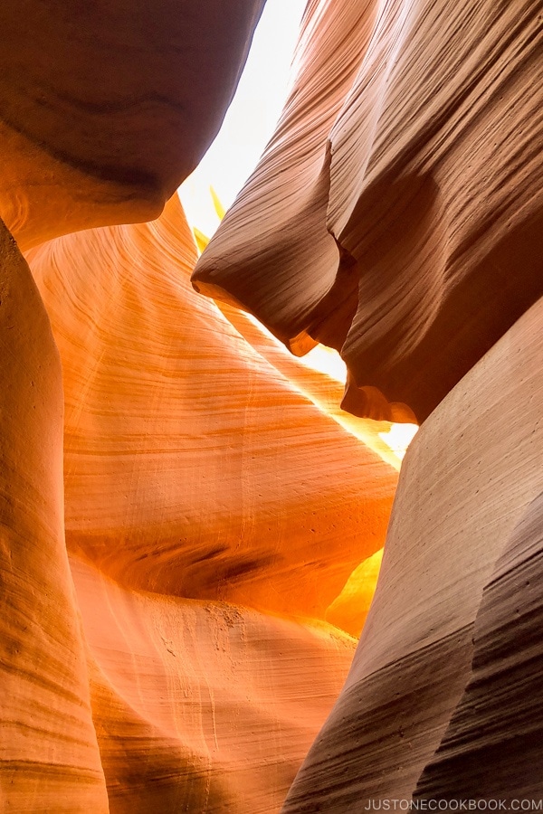 formation rocheuse de sable - Lower Antelope Canyon Photo Tour | justonecookbook.com