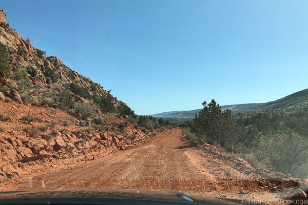 dirt road to Wire Pass trail Kanab Utah | justonecookbook.com