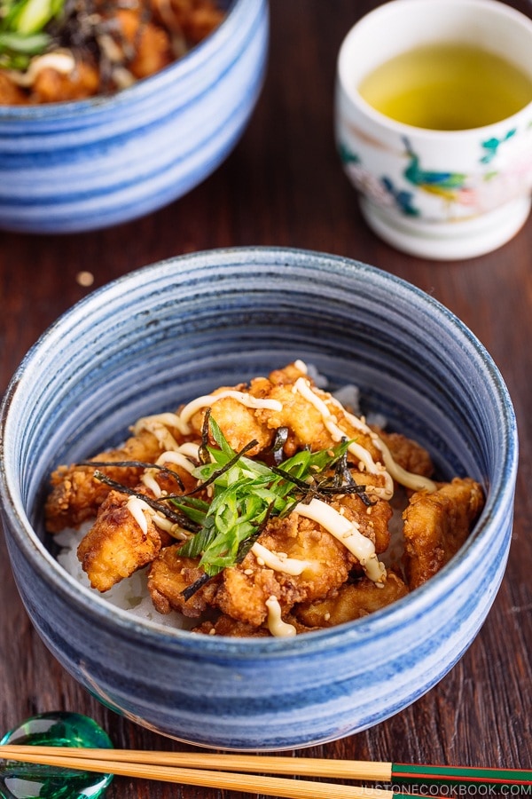 Chinese-style Chicken Karaage on a bed of steamed rice, topped with shredded nori and green onion.