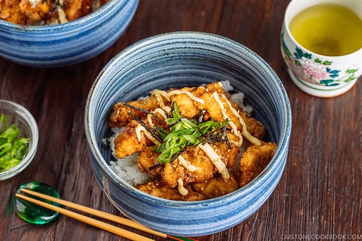 Chinese-style Chicken Karaage on a bed of steamed rice, topped with shredded nori and green onion.