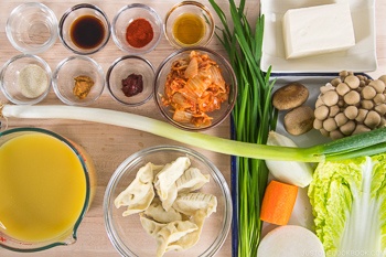 Kimchi Gyoza Nabe Ingredients