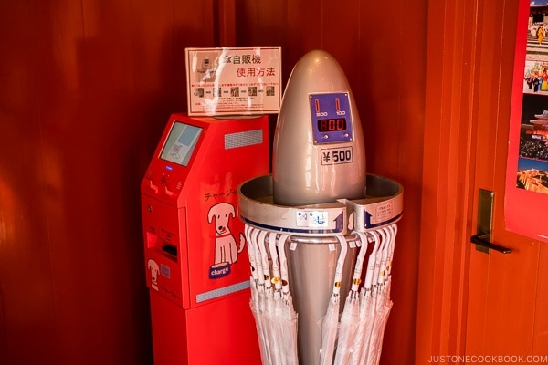 umbrella vending machine at Shuri Castle - Okinawa Travel Guide | justonecookbook.com