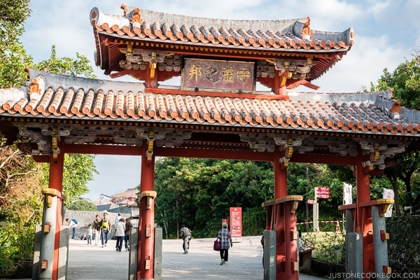 Shureimon Gate at Shuri Castle - Okinawa Travel Guide | justonecookbook.com