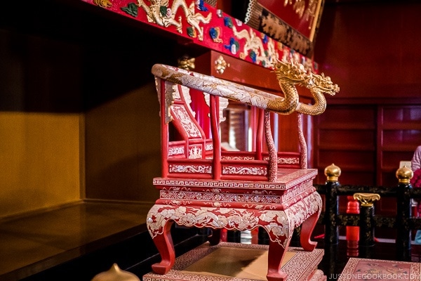 royal chair on display at Shuri Castle - Okinawa Travel Guide | justonecookbook.com