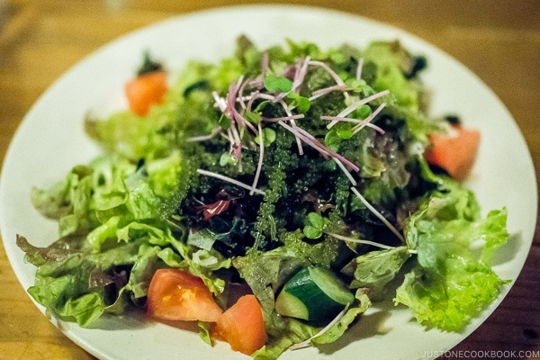 umibudo seaweed salad 海ぶどうと海草のサラダ - Yoshizaki Cafeteria 吉崎食堂 Okinawa Travel Guide | justonecookbook.com