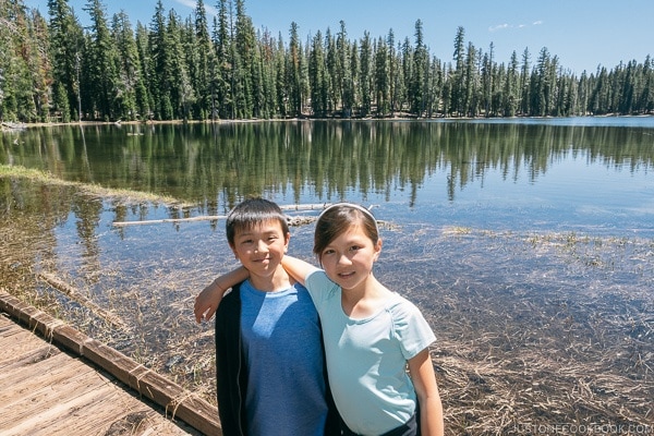 Just One Cookbook children at Summit Lake - Lassen Volcanic National Park Travel Guide | justonecookbook.com