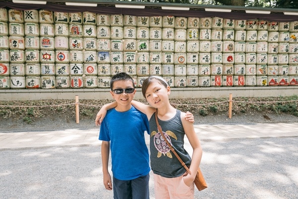 Just One Cookbook children in front of Barrels of Sake Wrapped in Straw - Meiji Jingu Guide | justonecookbook.com