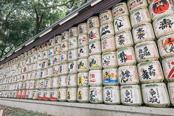 Barrels of Sake Wrapped in Straw - Meiji Jingu Guide | justonecookbook.com