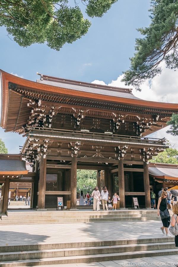 Meiji Jingu Minami Gate - Meiji Jingu Guide | justonecookbook.com