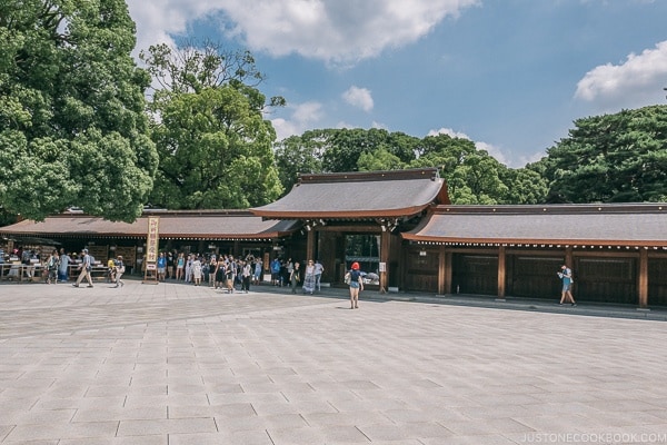 east gate at the courtyard - Meiji Jingu Guide | justonecookbook.com