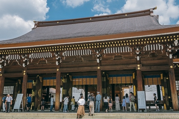 main shrine building - Meiji Jingu Guide | justonecookbook.com