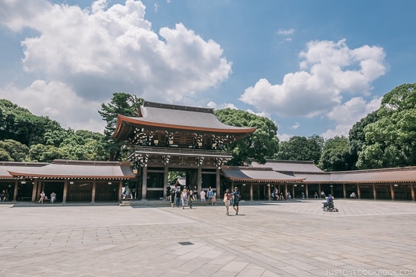 Meiji Jingu Minami Gate - Meiji Jingu Guide | justonecookbook.com