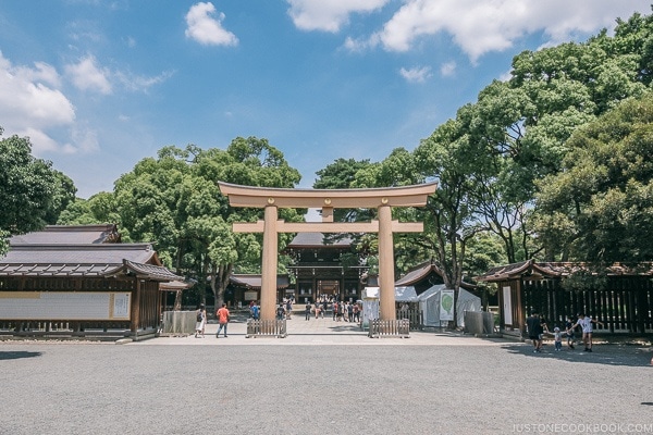 Otorii shrine gate - Meiji Jingu Guide | justonecookbook.com