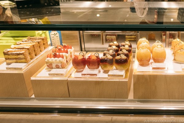 cake and sweets at Shinjuku Isetan Food Floor - Shinjuku Travel Guide | justonecookbook.com