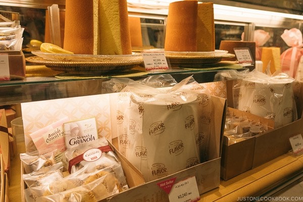 cake at Shinjuku Isetan Food Floor - Shinjuku Travel Guide | justonecookbook.com