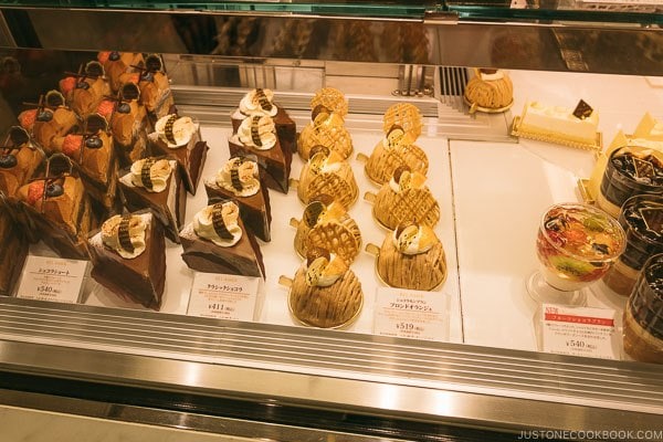 cake and sweets at Shinjuku Isetan Food Floor - Shinjuku Travel Guide | justonecookbook.com