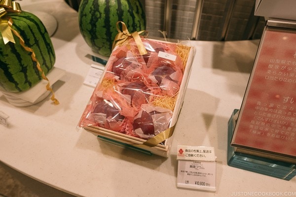 fruits at Shinjuku Isetan Food Floor - Shinjuku Travel Guide | justonecookbook.com