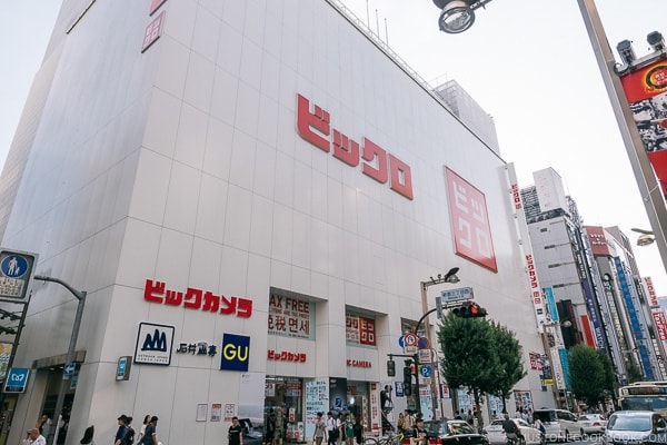 Bicqlo hybird store - Shinjuku Travel Guide | justonecookbook.com