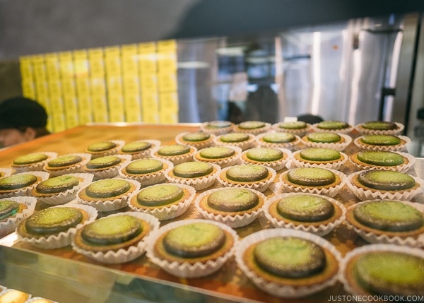 Bake Cheese Tart Lumine EST - Shinjuku Travel Guide | justonecookbook.com