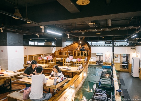 boat seating at Zauo Shinjuku ざうお新宿店 - Shinjuku Travel Guide | justonecookbook.com