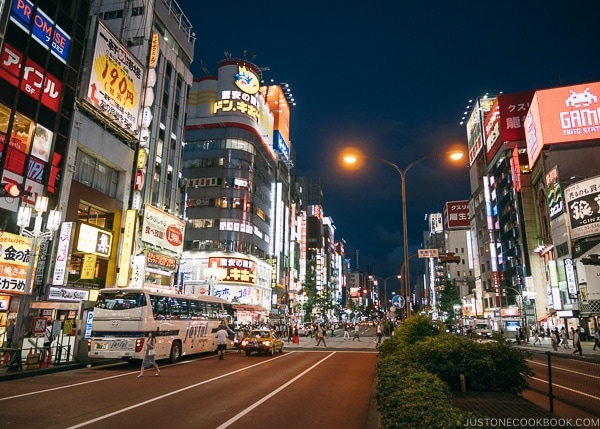 Shinjuku at night - Shinjuku Travel Guide | justonecookbook.com