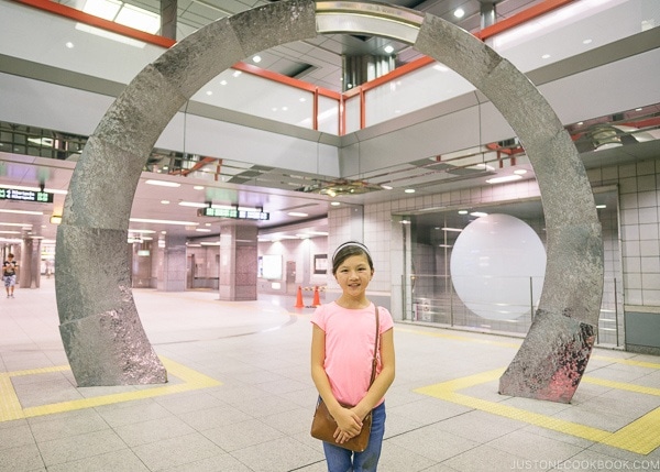 Just One Cookbook child in Shinjuku Station - Shinjuku Travel Guide | justonecookbook.com