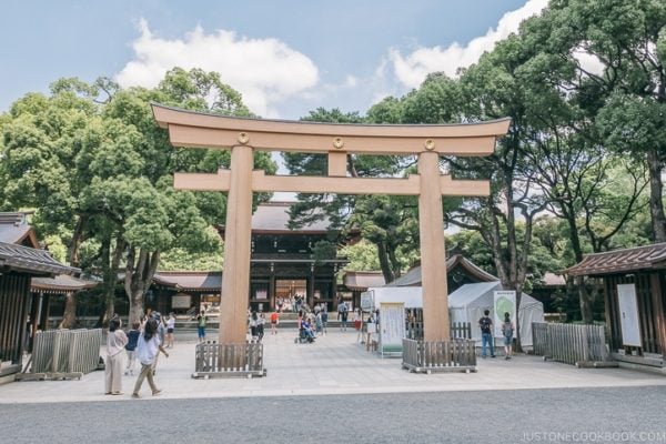 torii gate Meiji Jingu Guide | justonecookbook.com