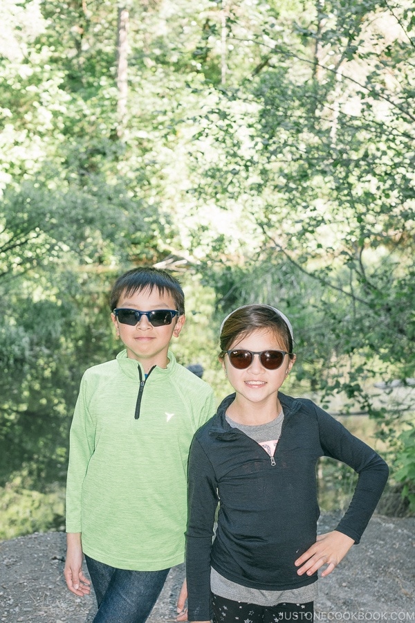 Just One Cookbook children at Lake Siskiyou - Mount Shasta Travel Guide | justonecookbook.com