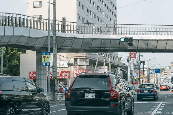 warning sign about hitting the car in front of you - Guide to Driving in Japan | www.justonecookbook.com