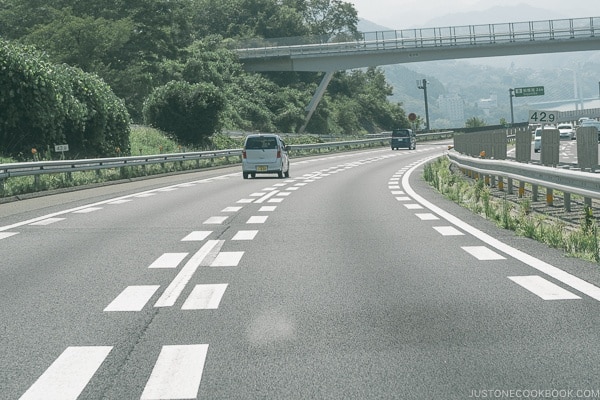 dashed lane dividers - Guide to Driving in Japan | www.justonecookbook.com