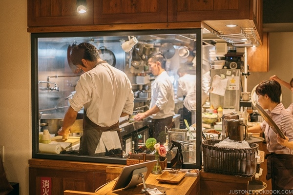 kitchen at ryunoko Sichuan Restaurant - Harajuku Travel Guide | www.justonecookbook.com