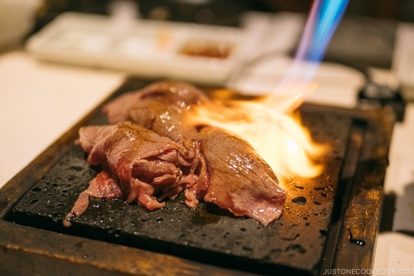 beef sushi being seared at Bonbori Shibuya - Tokyo Shibuya Travel Guide | www.justonecookbook.com