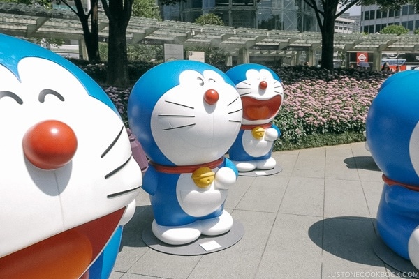 Doraemon Statue Tokyo Roppongi Travel Guide | www.justonecookbook.com