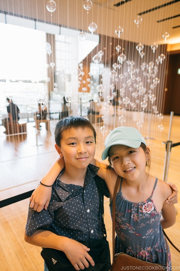 Just One Cookbook children in front of Wind Chimes Shade at Tokyo Midtown - Tokyo Roppongi Travel Guide | www.justonecookbook.com