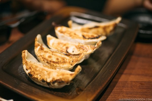 gyoza at menshou-taketora Roppongi - Tokyo Roppongi Travel Guide | www.justonecookbook.com