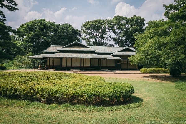 Suwa-no-chaya Tea House - The East Gardens of the Imperial Palace Guide | www.justonecookbook.com