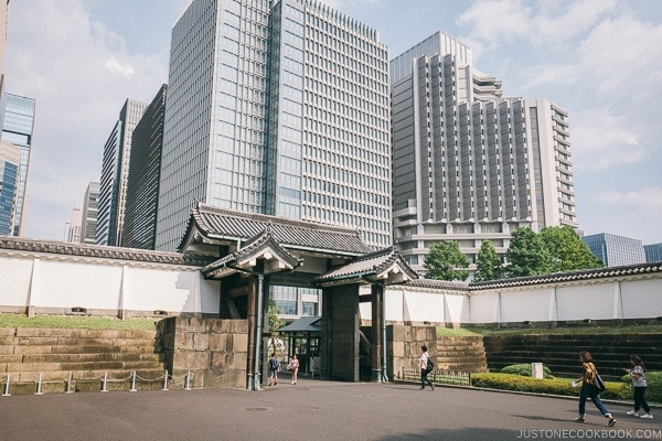 kouraimom gate - The East Gardens of the Imperial Palace Guide | www.justonecookbook.com