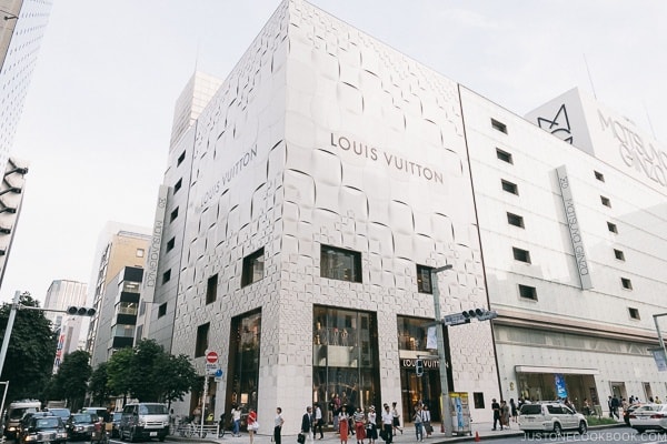 Louis Vuitton Ginza - Tokyo Ginza Travel Guide | www.justonecookbook.com