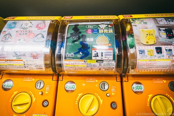 mini microscope inside Gachapon machine - Akihabara Travel Guide | www.justonecookbook.com