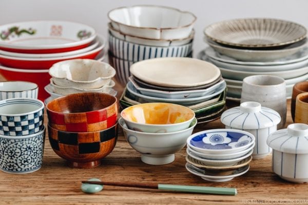 Selection of Japanese tableware including plates and bowls on a table.